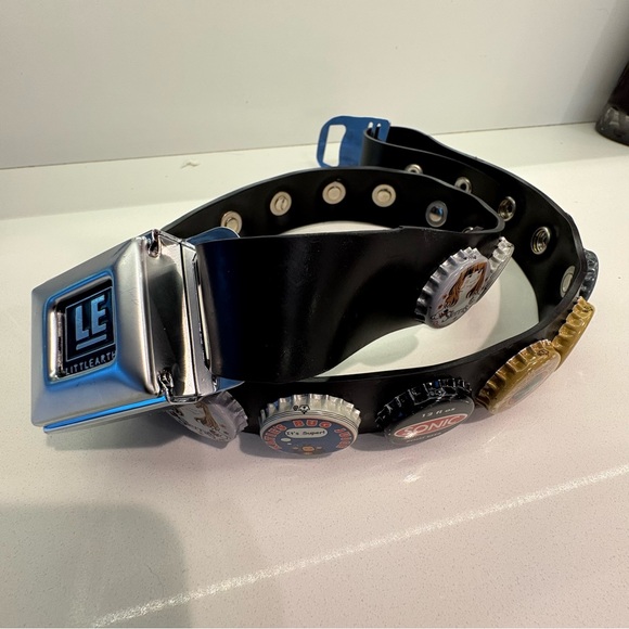 LE LITTLEARTH Soda Caps Black BELT! Unique! Seatbelt closure! Adjustable! Rubber - Picture 2 of 13